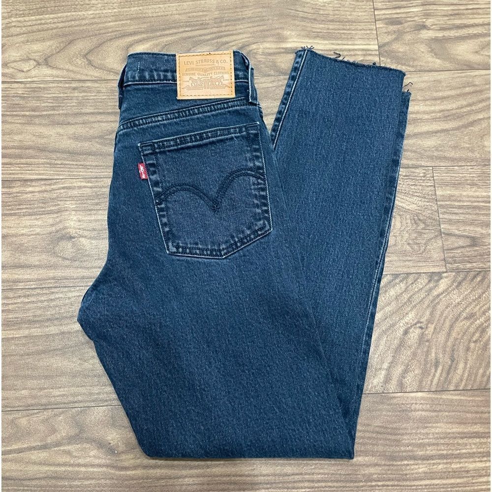 Premium Levi’s wedgie jeans - Picture 3 of 8